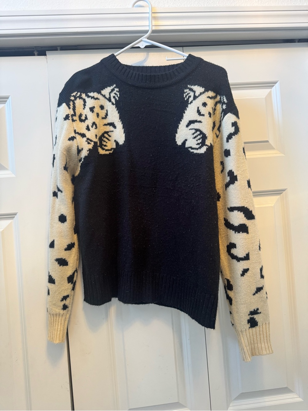 Angashion Cheetah Jaguar Sleeve Pullover Sweater Black Beige XL